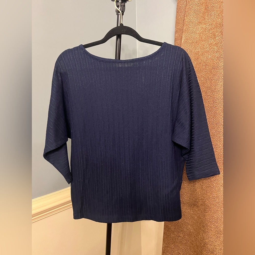 Retrology medium Navy Blue Women's Top button‎ back detail